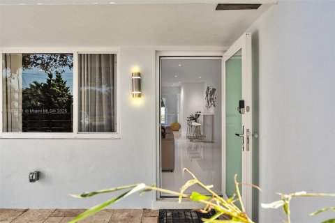 Villa ou maison à vendre à Hollywood, Floride: 3 chambres, 162.39 m2 № 1959357 - photo 2