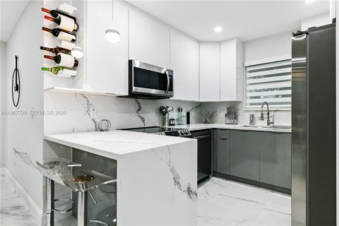 Immobilier commercial à vendre à Miami, Floride № 2029744 - photo 4