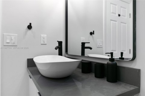 Immobilier commercial à vendre à Miami, Floride № 2029744 - photo 11