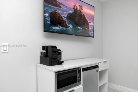 Immobilier commercial à vendre à Miami, Floride № 2029744 - photo 9