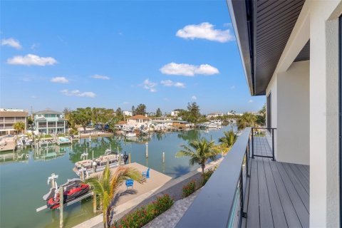 Commercial property in Treasure Island, Florida 596.8 sq.m. № 1784529 - photo 17