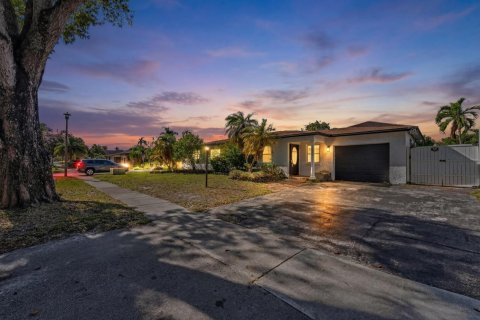 Villa ou maison à vendre à Cooper City, Floride: 4 chambres, 144.37 m2 № 2439183 - photo 6