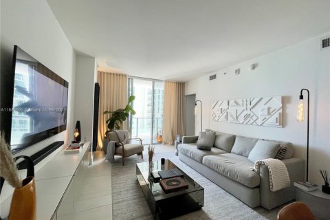 Condominio en venta en Miami, Florida, 1 dormitorio, 64.66 m2 № 2090744 - foto 2