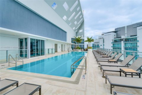 Condominio en venta en Miami, Florida, 1 dormitorio, 64.66 m2 № 2090744 - foto 14