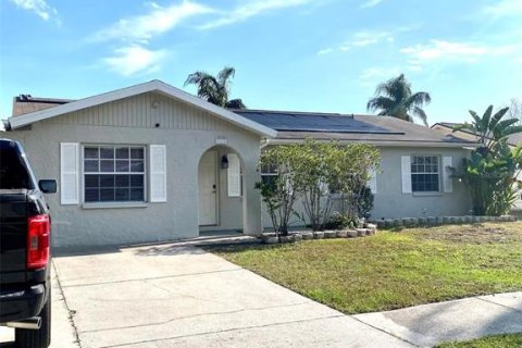 House in Largo, Florida 4 bedrooms, 120.59 sq.m. № 2363164