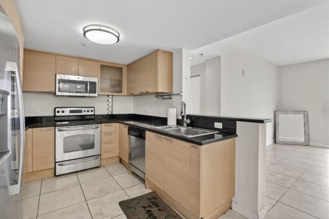 Condo in Hollywood, Florida, 3 bedrooms № 2253049 - photo 5