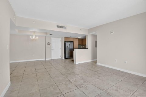 Condo in Hollywood, Florida, 3 bedrooms № 2253049 - photo 9