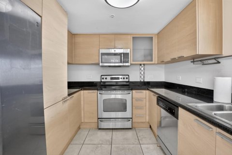 Condo in Hollywood, Florida, 3 bedrooms № 2253049 - photo 2