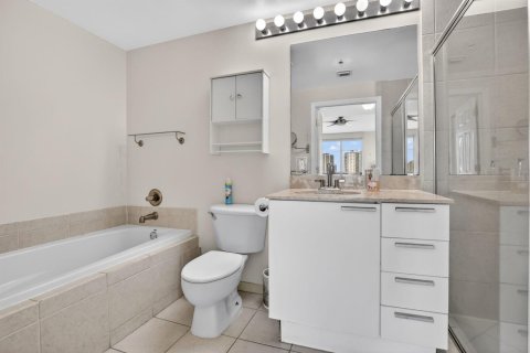 Condo in Hollywood, Florida, 3 bedrooms № 2253049 - photo 19