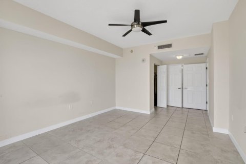 Condo in Hollywood, Florida, 3 bedrooms № 2253049 - photo 16