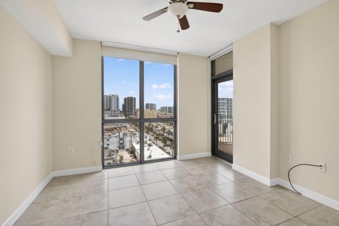 Condo in Hollywood, Florida, 3 bedrooms № 2253049 - photo 26