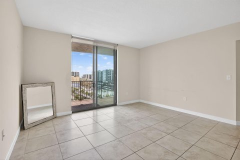 Condo in Hollywood, Florida, 3 bedrooms № 2253049 - photo 11