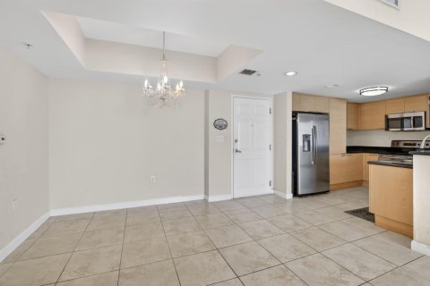 Condo in Hollywood, Florida, 3 bedrooms № 2253049 - photo 8