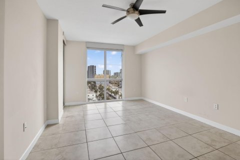 Condo in Hollywood, Florida, 3 bedrooms № 2253049 - photo 14