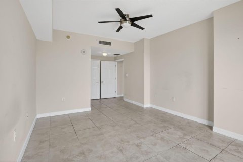 Condo in Hollywood, Florida, 3 bedrooms № 2253049 - photo 15