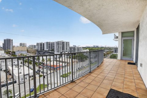 Condo in Hollywood, Florida, 3 bedrooms № 2253049 - photo 4