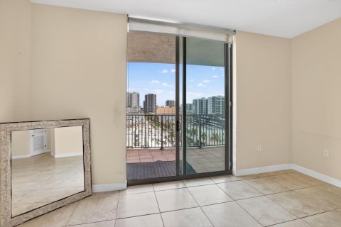 Condo in Hollywood, Florida, 3 bedrooms № 2253049 - photo 13