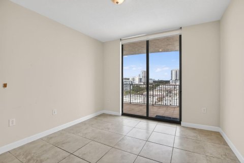 Condo in Hollywood, Florida, 3 bedrooms № 2253049 - photo 24