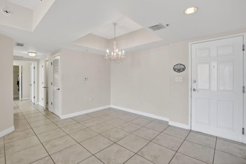 Condo in Hollywood, Florida, 3 bedrooms № 2253049 - photo 12
