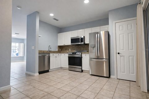 Touwnhouse à vendre à Orlando, Floride: 2 chambres, 97.83 m2 № 2096546 - photo 4