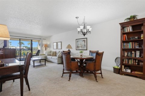 Condo in Wesley Chapel, Florida, 2 bedrooms  № 2122754 - photo 11