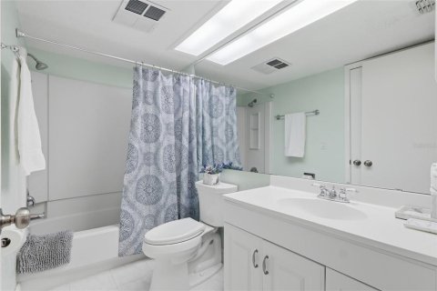 Condo in Wesley Chapel, Florida, 2 bedrooms  № 2122754 - photo 25