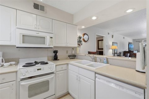Condo in Wesley Chapel, Florida, 2 bedrooms  № 2122754 - photo 10