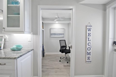 Condominio en alquiler en Sarasota, Florida, 2 dormitorios, 126.44 m2 № 2299016 - foto 3