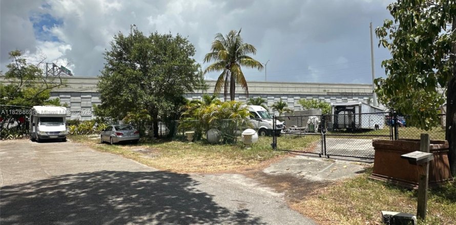 Land in Oakland Park, Florida № 1797078