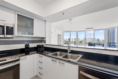 Condo in Sunny Isles Beach, Florida, 2 bedrooms  № 1896360 - photo 7