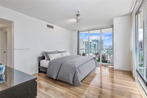 Condo in Sunny Isles Beach, Florida, 2 bedrooms  № 1896360 - photo 11