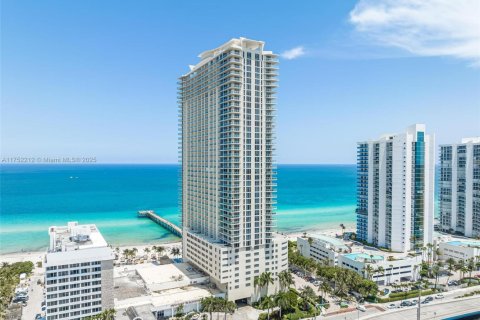 Condo in Sunny Isles Beach, Florida, 2 bedrooms  № 1896360 - photo 21
