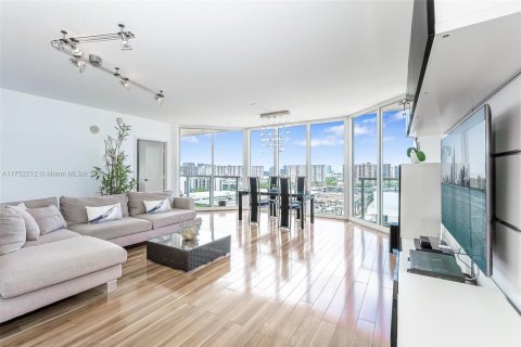 Condo in Sunny Isles Beach, Florida, 2 bedrooms  № 1896360 - photo 5