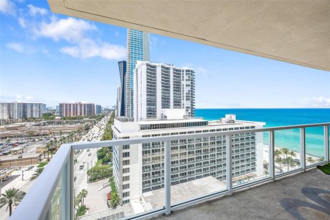 Condo in Sunny Isles Beach, Florida, 2 bedrooms  № 1896360 - photo 4