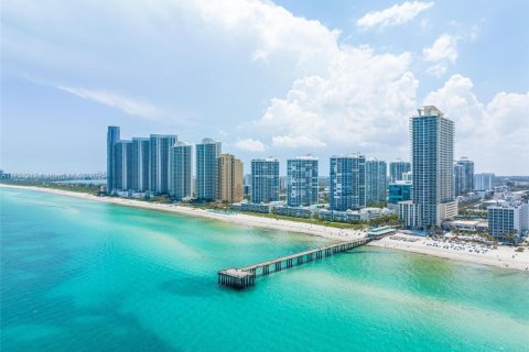Condo in Sunny Isles Beach, Florida, 2 bedrooms  № 1896360 - photo 23