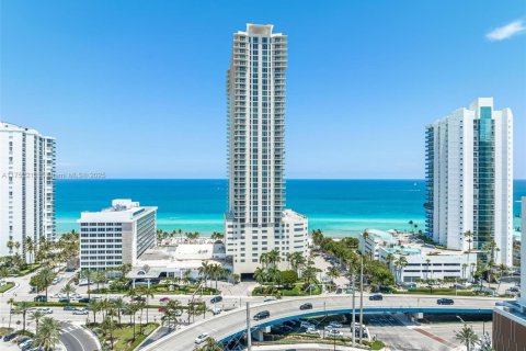 Condo in Sunny Isles Beach, Florida, 2 bedrooms  № 1896360 - photo 22