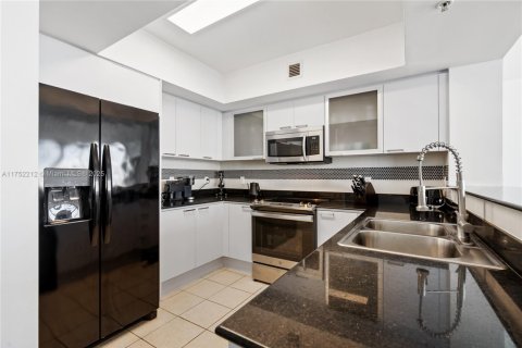 Condo in Sunny Isles Beach, Florida, 2 bedrooms  № 1896360 - photo 8