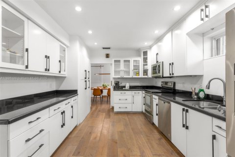 Снять в аренду виллу или дом в Майами-Бич, Флорида 3 спальни, 267м2, № 1948894 - фото 13