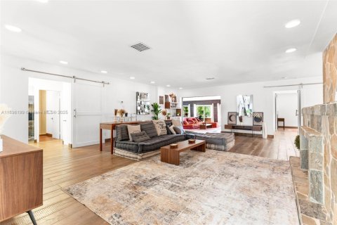 Снять в аренду виллу или дом в Майами-Бич, Флорида 3 спальни, 267м2, № 1948894 - фото 15