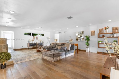 Снять в аренду виллу или дом в Майами-Бич, Флорида 3 спальни, 267м2, № 1948894 - фото 12