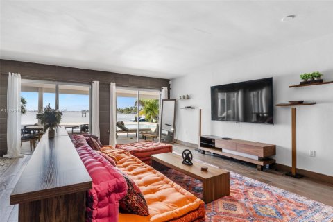 Снять в аренду виллу или дом в Майами-Бич, Флорида 3 спальни, 267м2, № 1948894 - фото 10