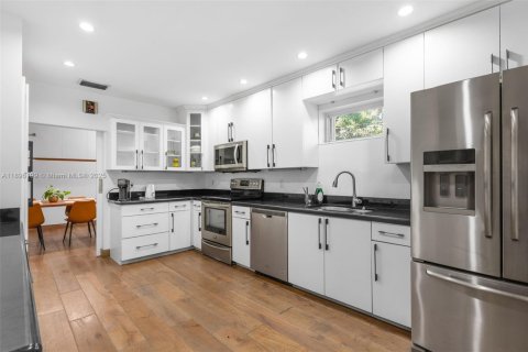 Снять в аренду виллу или дом в Майами-Бич, Флорида 3 спальни, 267м2, № 1948894 - фото 16