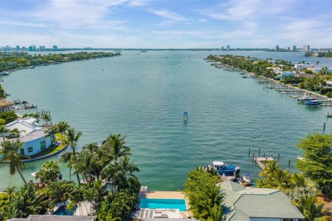 Снять в аренду виллу или дом в Майами-Бич, Флорида 3 спальни, 267м2, № 1948894 - фото 2