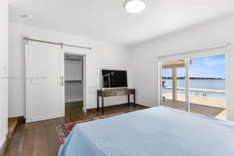 Снять в аренду виллу или дом в Майами-Бич, Флорида 3 спальни, 267м2, № 1948894 - фото 23