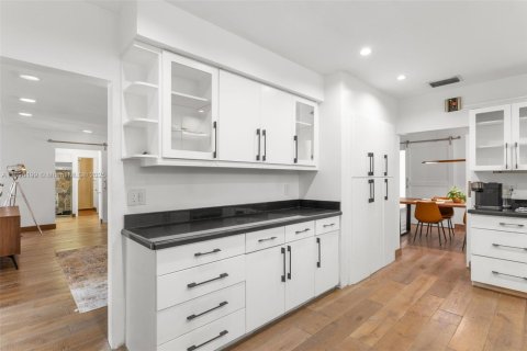 Снять в аренду виллу или дом в Майами-Бич, Флорида 3 спальни, 267м2, № 1948894 - фото 18