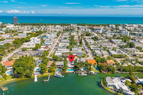 Снять в аренду виллу или дом в Майами-Бич, Флорида 3 спальни, 267м2, № 1948894 - фото 30