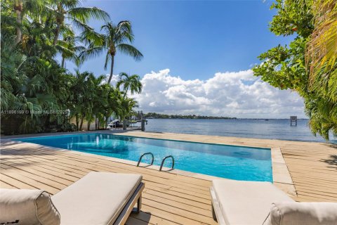 Снять в аренду виллу или дом в Майами-Бич, Флорида 3 спальни, 267м2, № 1948894 - фото 1