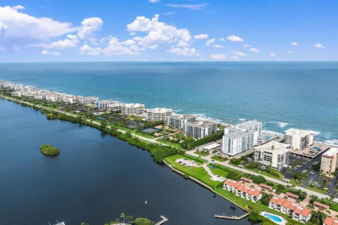 Condo in Palm Beach, Florida, 2 bedrooms  № 2246703 - photo 19