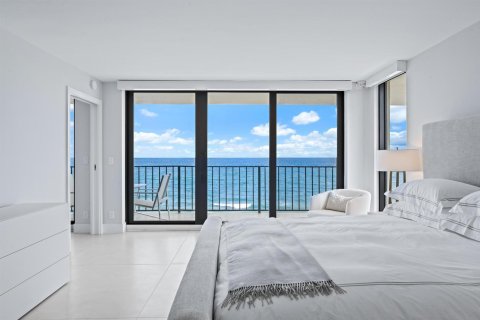 Condo in Palm Beach, Florida, 2 bedrooms  № 2246703 - photo 12