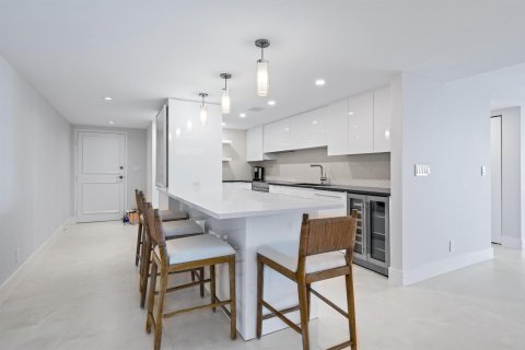 Condo in Palm Beach, Florida, 2 bedrooms  № 2246703 - photo 5